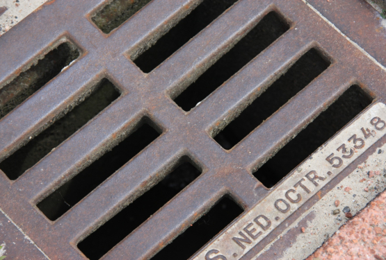 Putdeksel straatkolk bij BMN